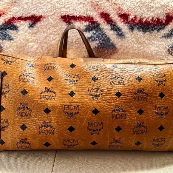 MCM Liz Large Reversible Visetos Shopper Tote Bag - Picture 6 of 11